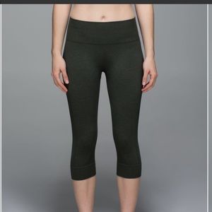 Lululemon Seamlessly Street Crop